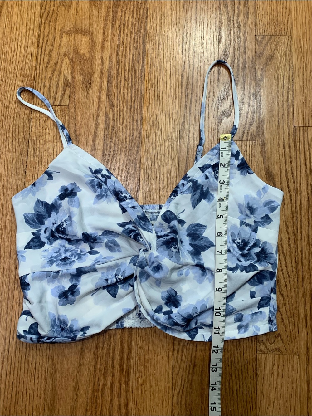 Abercrombie & Fitch Blue & White Floral Twist Crop Top - Size Medium - NWT - Picture 4 of 5